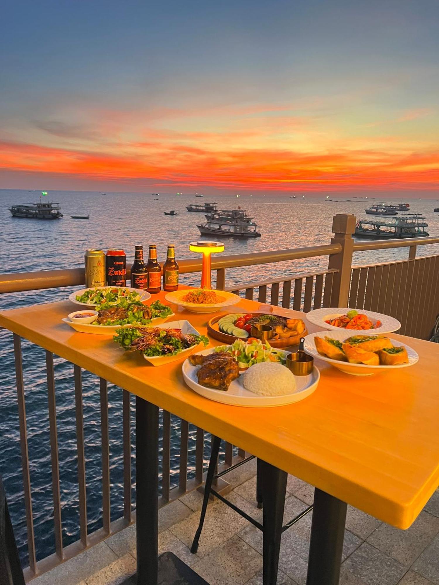 Sunset Sorrento Phu Quoc Aparthotel Exterior photo