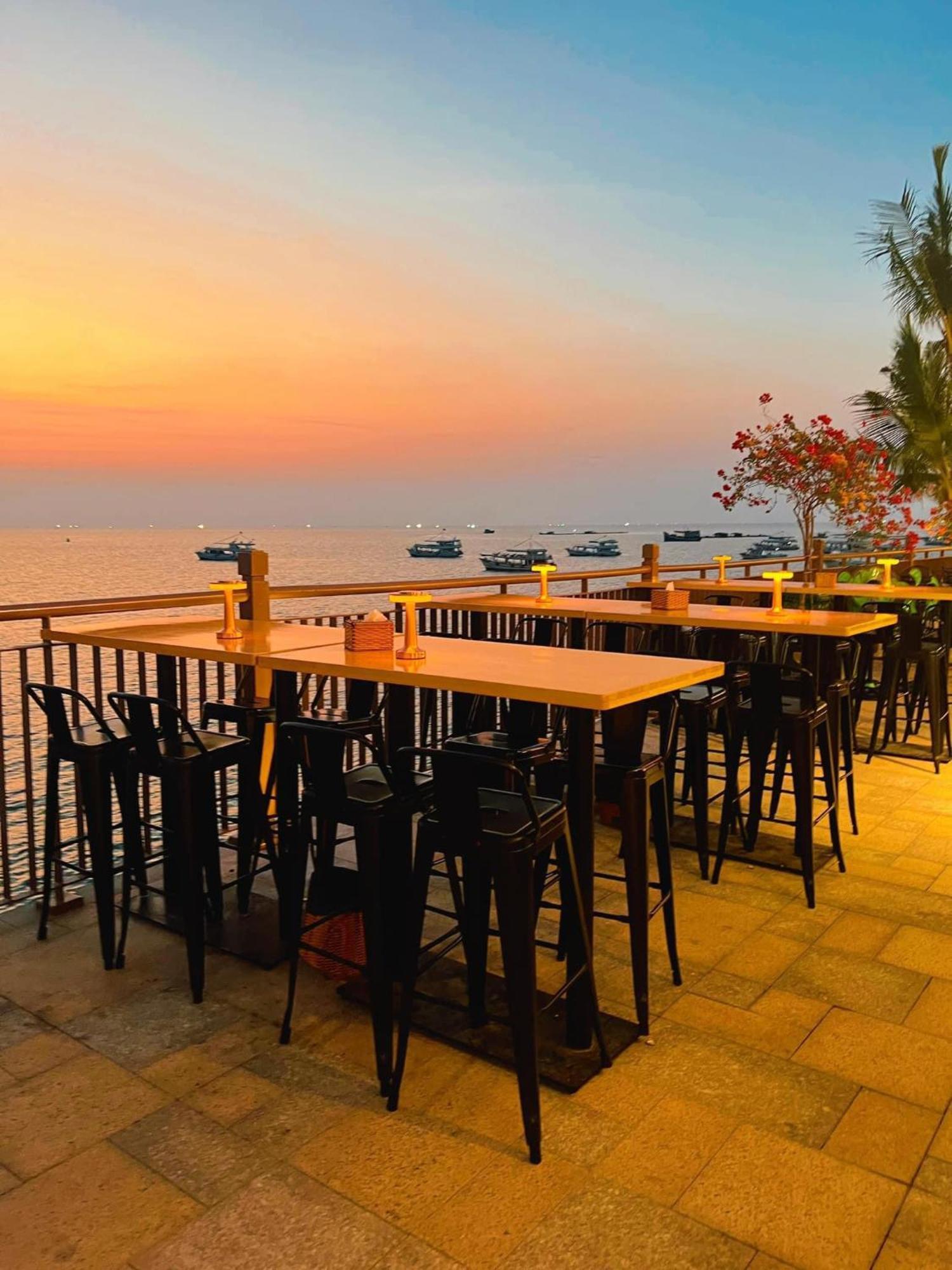 Sunset Sorrento Phu Quoc Aparthotel Exterior photo